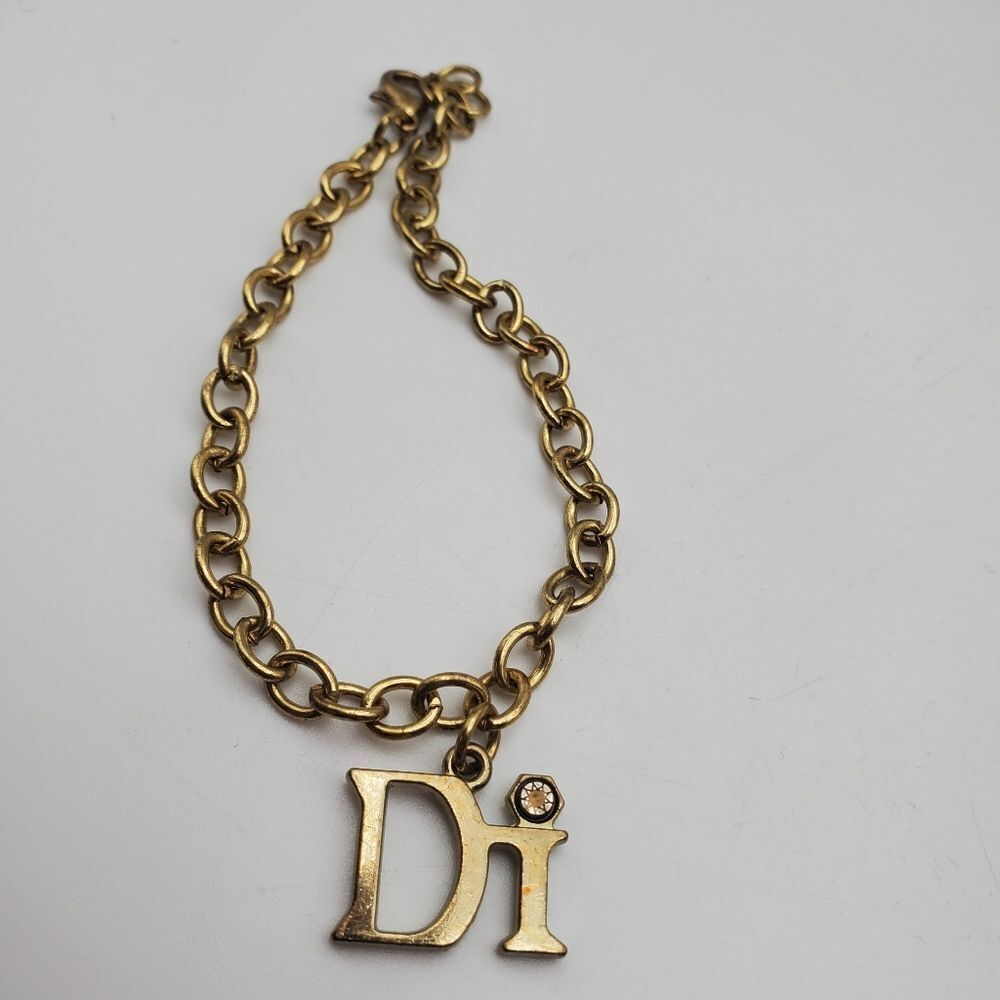 Diamond international with tiny diamond chip charm bracelet‎ B0306
